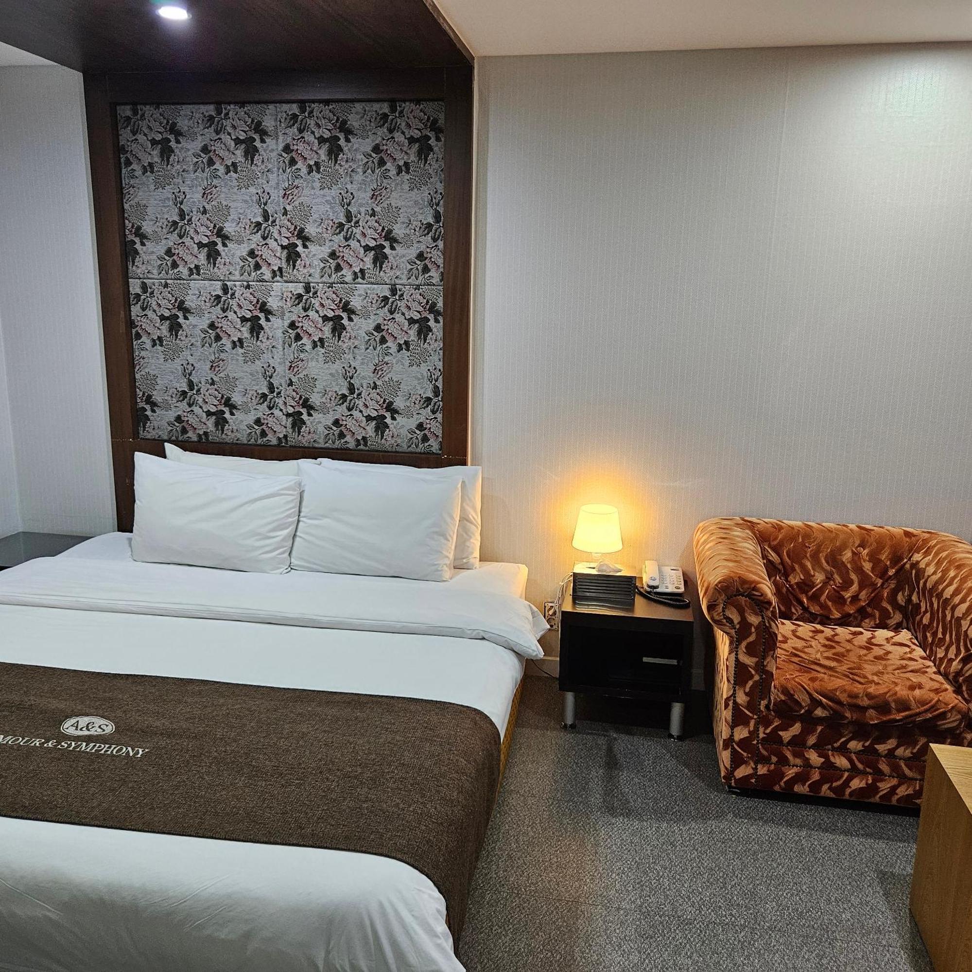 Symphony Hotel Suwon Exterior photo